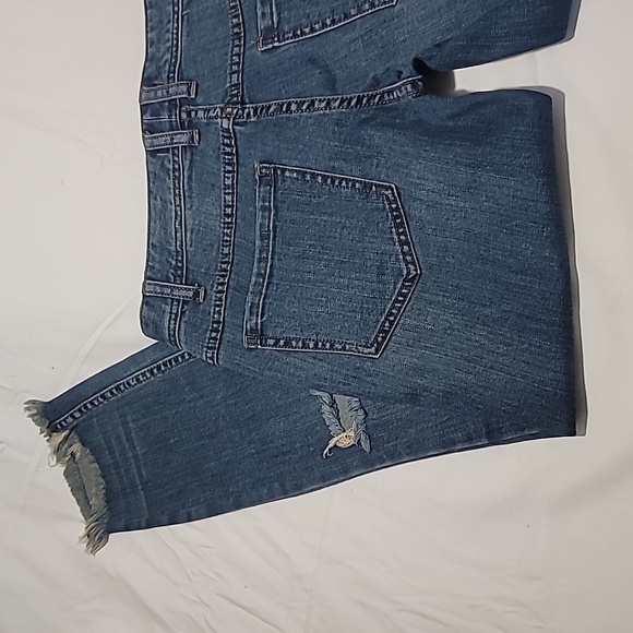 FREE PEOPLE Distressed Cropped Capri Jeans Low Rise Size W28 - Picture 14 of 17